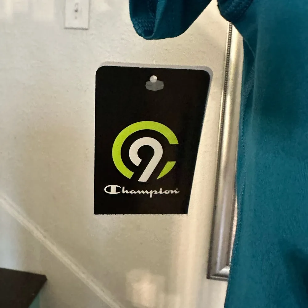 Women’s Cute Champion Top Size S NWT - Image 5