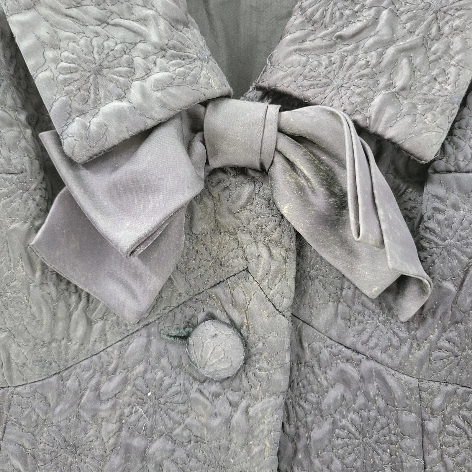 VTG Womens Dress Coat Sm Black Quilted Floral‎ Embellished Puff Sleeve Size 2P - Image 3