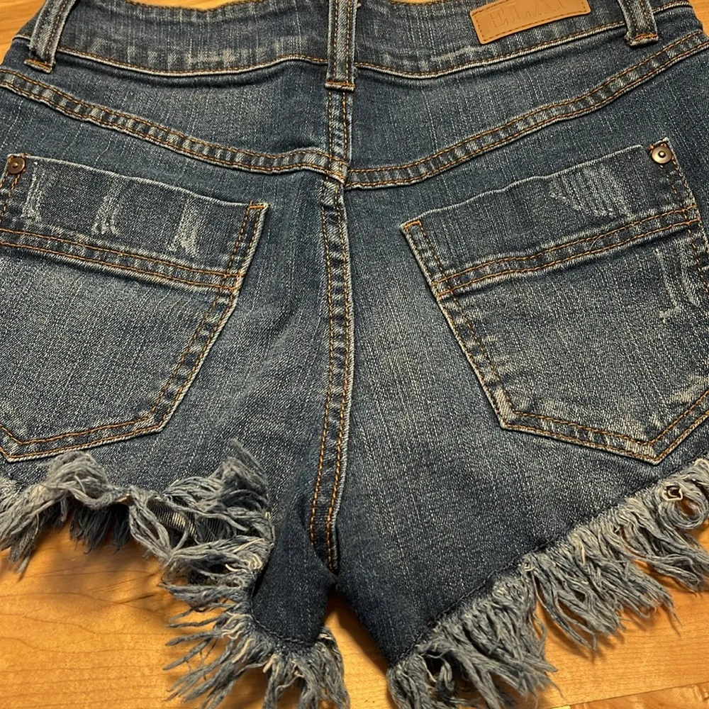 Elan Cutoff Distressed Jean Shorts - Image 4