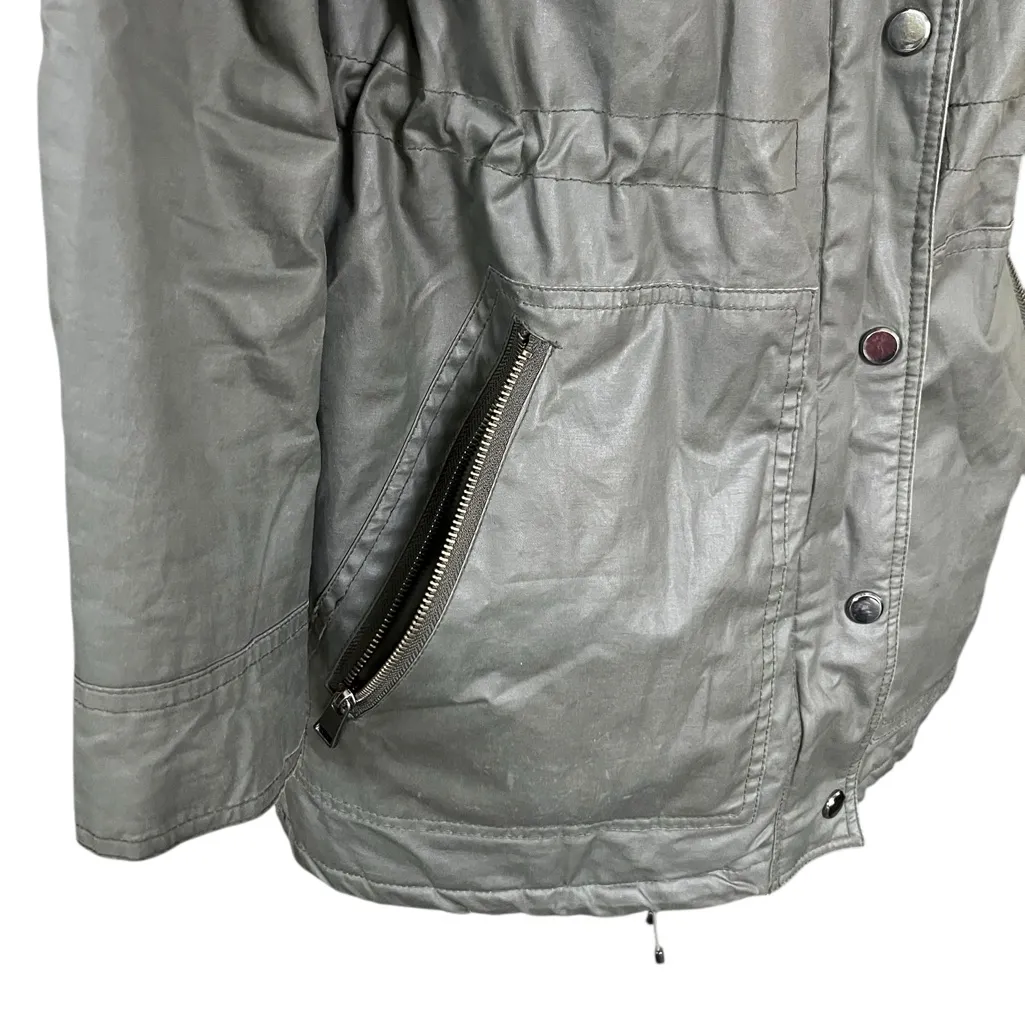 Victoria’s Secret olive green parka jacket with removable faux fur hood. - Image 9