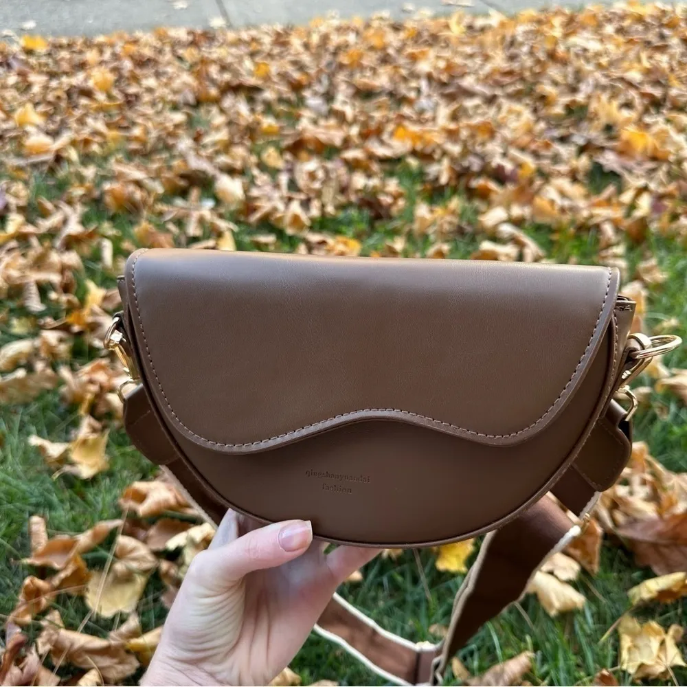 Unisex Brown Saddle Bag / camera bag with Wide Strap crossbody - Image 10