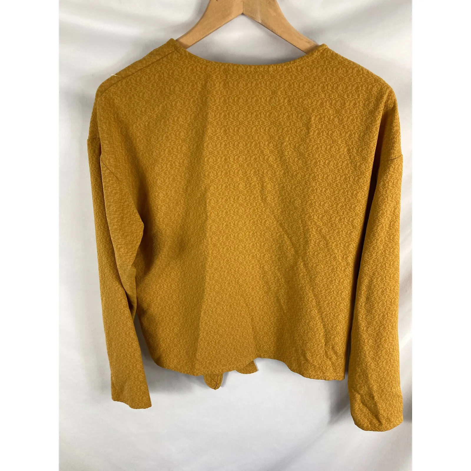 ASTR the Label Yellow Tie Bottom Texture Long Sleeve Top Size Small - Image 5