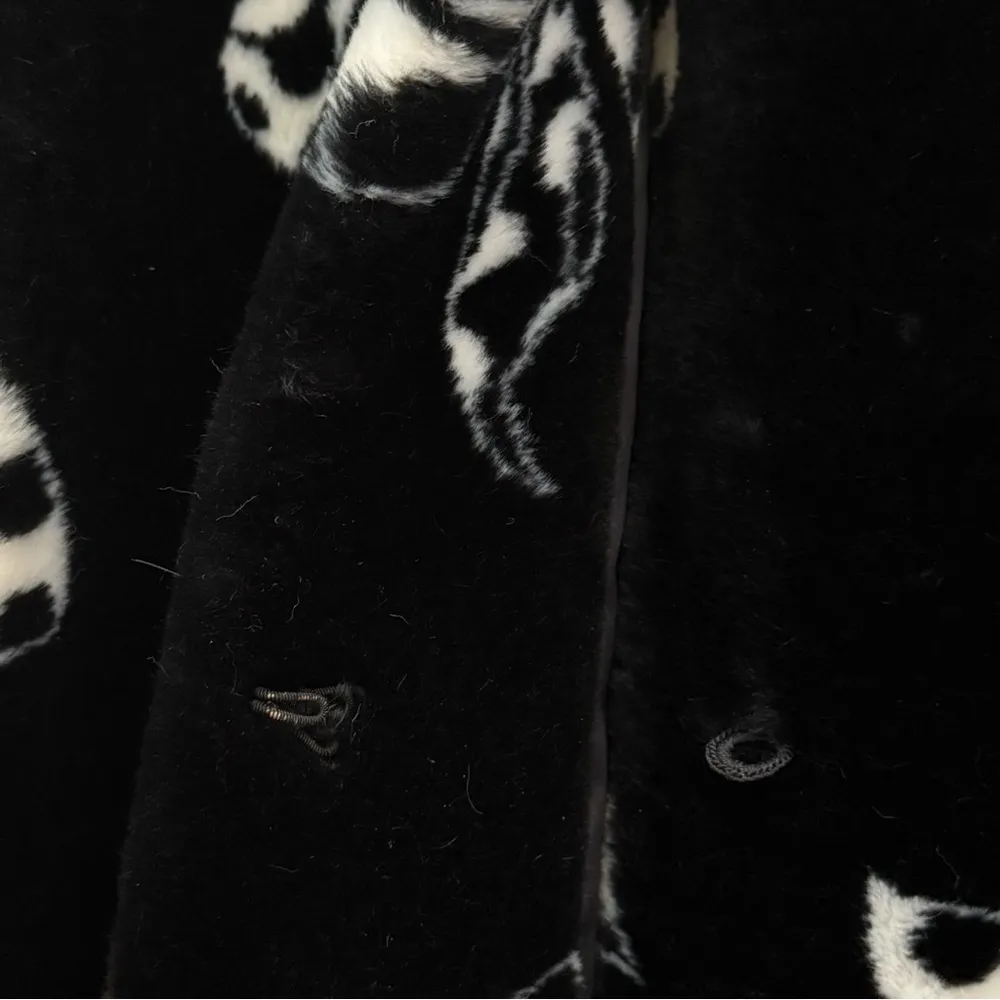 Vintage 80s DonnyBrook Black/White Bow Ribbon Print Faux Fur Coat Size Petite M Black - Image 10