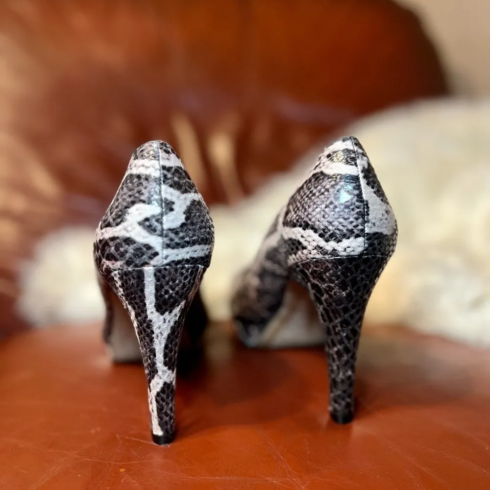 Ellen Tracy  Snakeskin Heels - Image 5