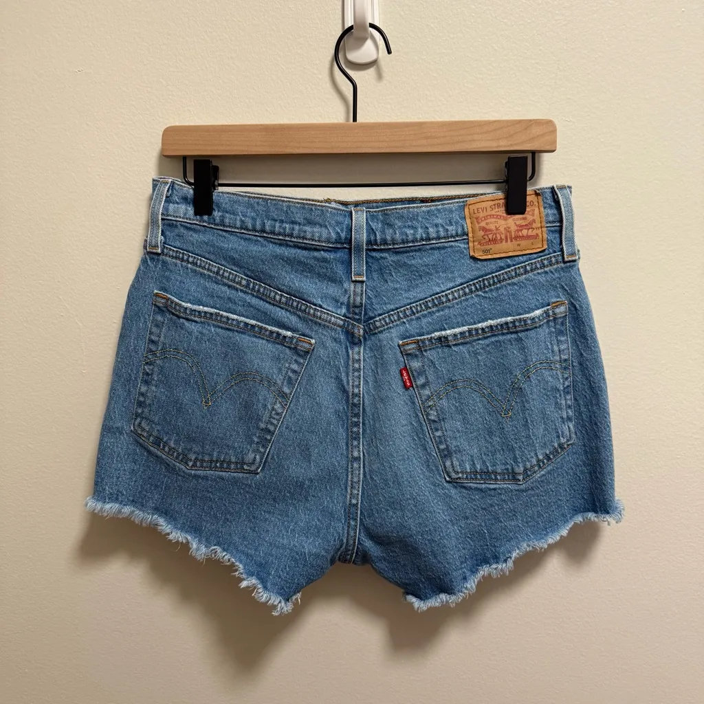 Levi’s classic ribcage 501 high rise denim shorts raw hem cutoff jean shorts - Image 8