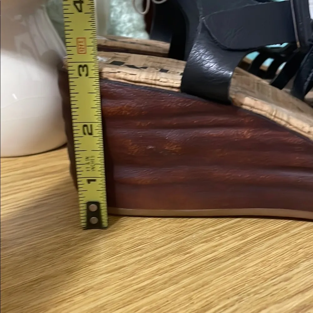 🍾🍾🍾BOGOHO 🍾🍾🍾Korks Brand Black Sandals with Elegant Design - Image 2