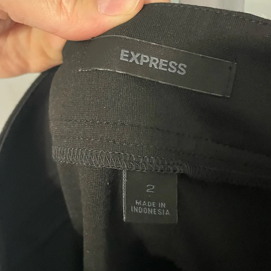 EXPRESS  Elegant Black Mini Skirt Size 2 Y2K‎ - Image 4