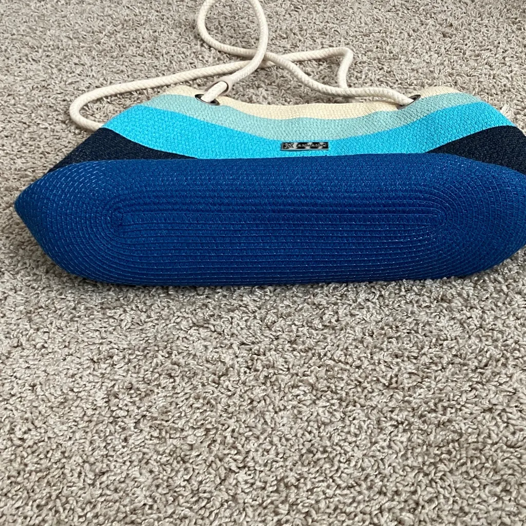 Blue Gradient Woven Bag - Image 4