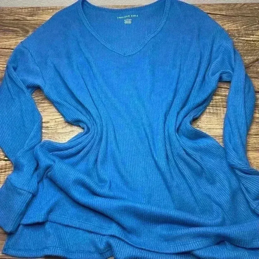 American Eagle V Neck Light Weight Sweater - Image 3