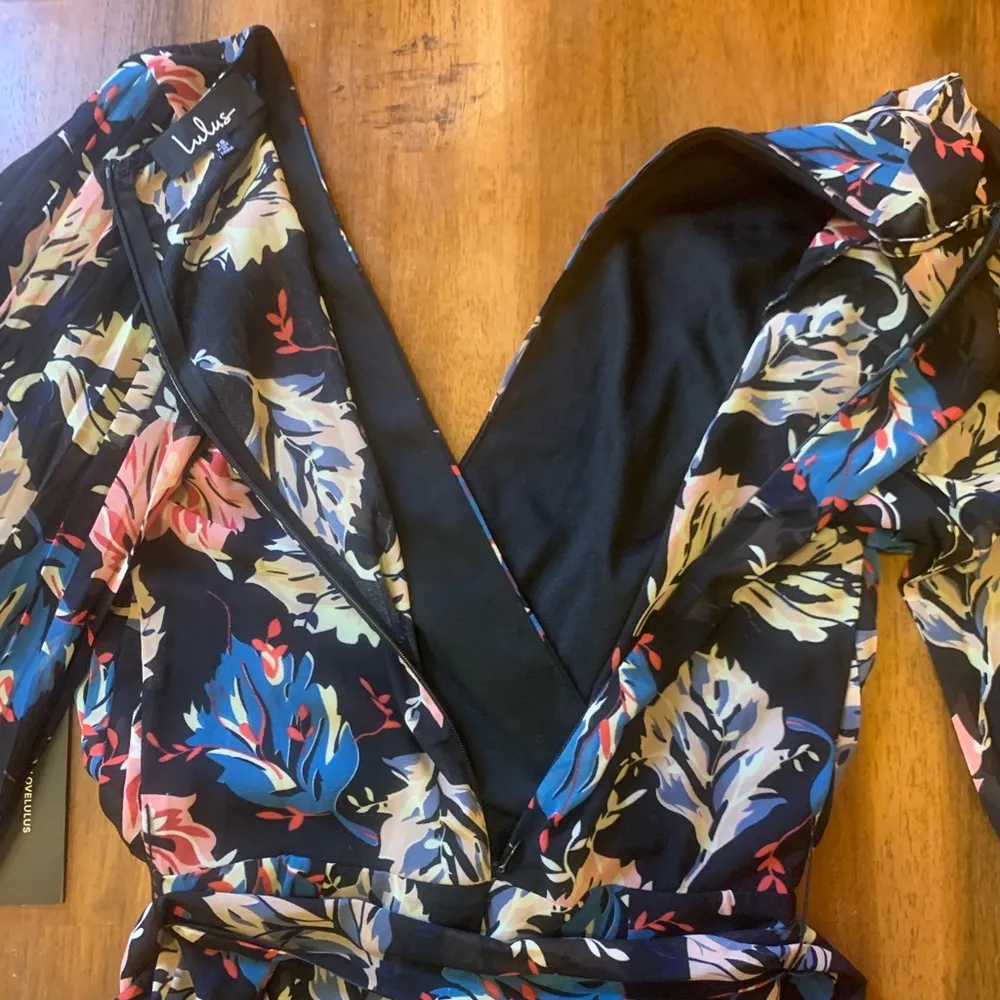 Lulus jumpsuit NWT Size XS Black Leaf print Roni Pleated Balloon Sleeve … - Image 10