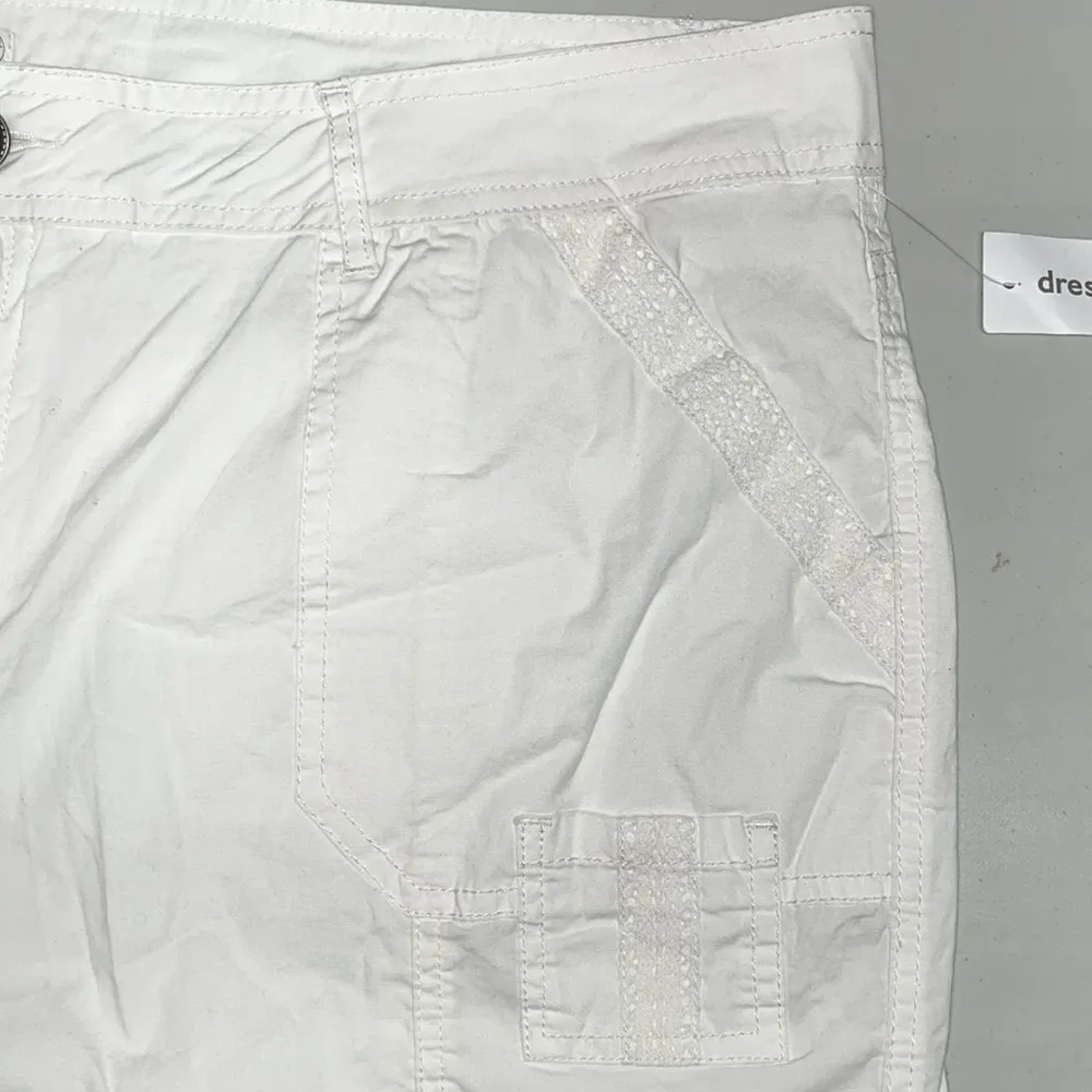 Westport 1962 Woman NWT 20W White Crochet Lace Trim Drawstring Hem Cargo Shorts - Image 3