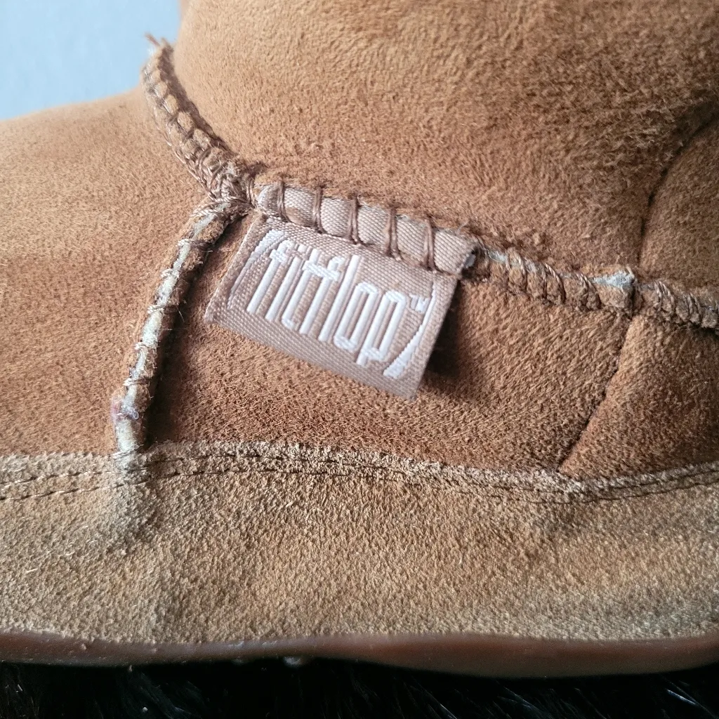 Fitflop Shearling Suede Boots Women's Size 7  - Image 4