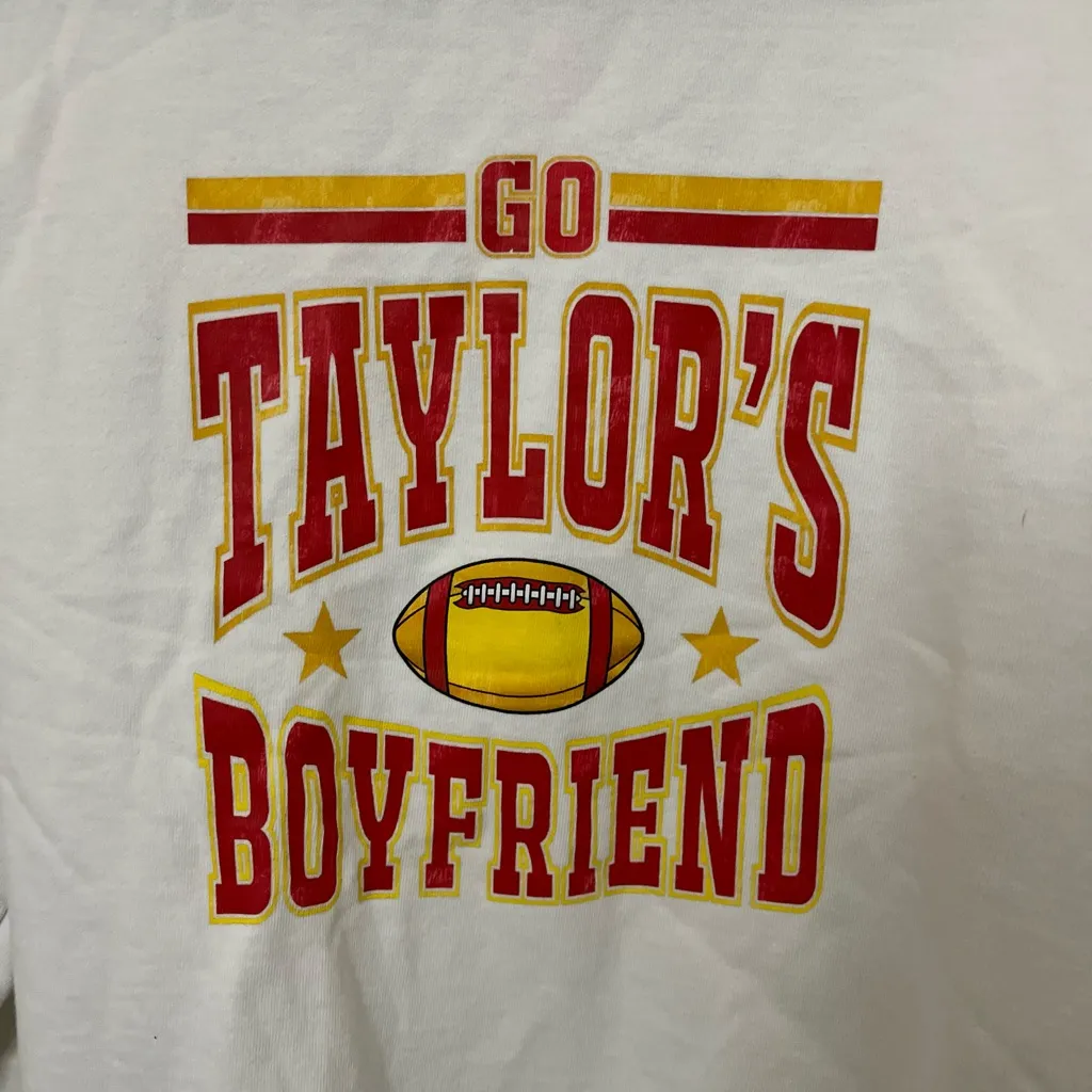 Go Taylors Boyfriend White with Yellow and Red Graphic Sweatshirt Size S - Image 2