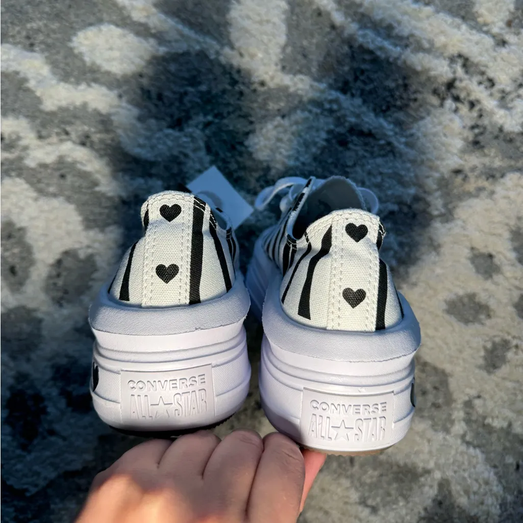 NWT Converse Zebra Stripes Sneakers Size 7🔹 White - Image 5