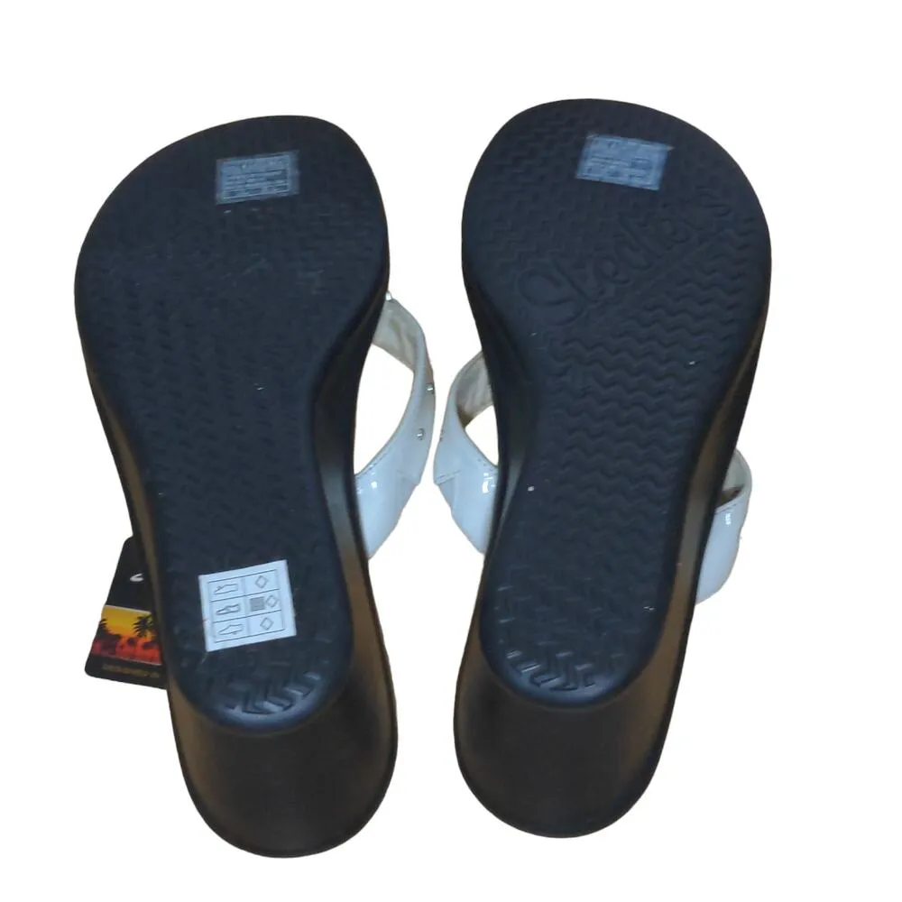 Skechers Cali Patent Leather Flip Flop Wedge Heel White Silver Rhinestone 11 New - Image 8