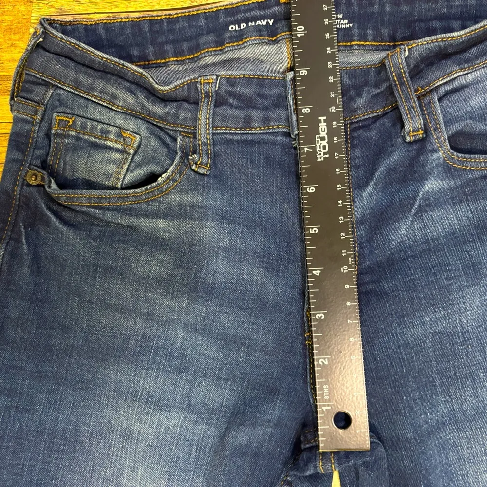 Old Navy Mid-rise rockstar skinny dark wash jeans size 8 short - Image 5