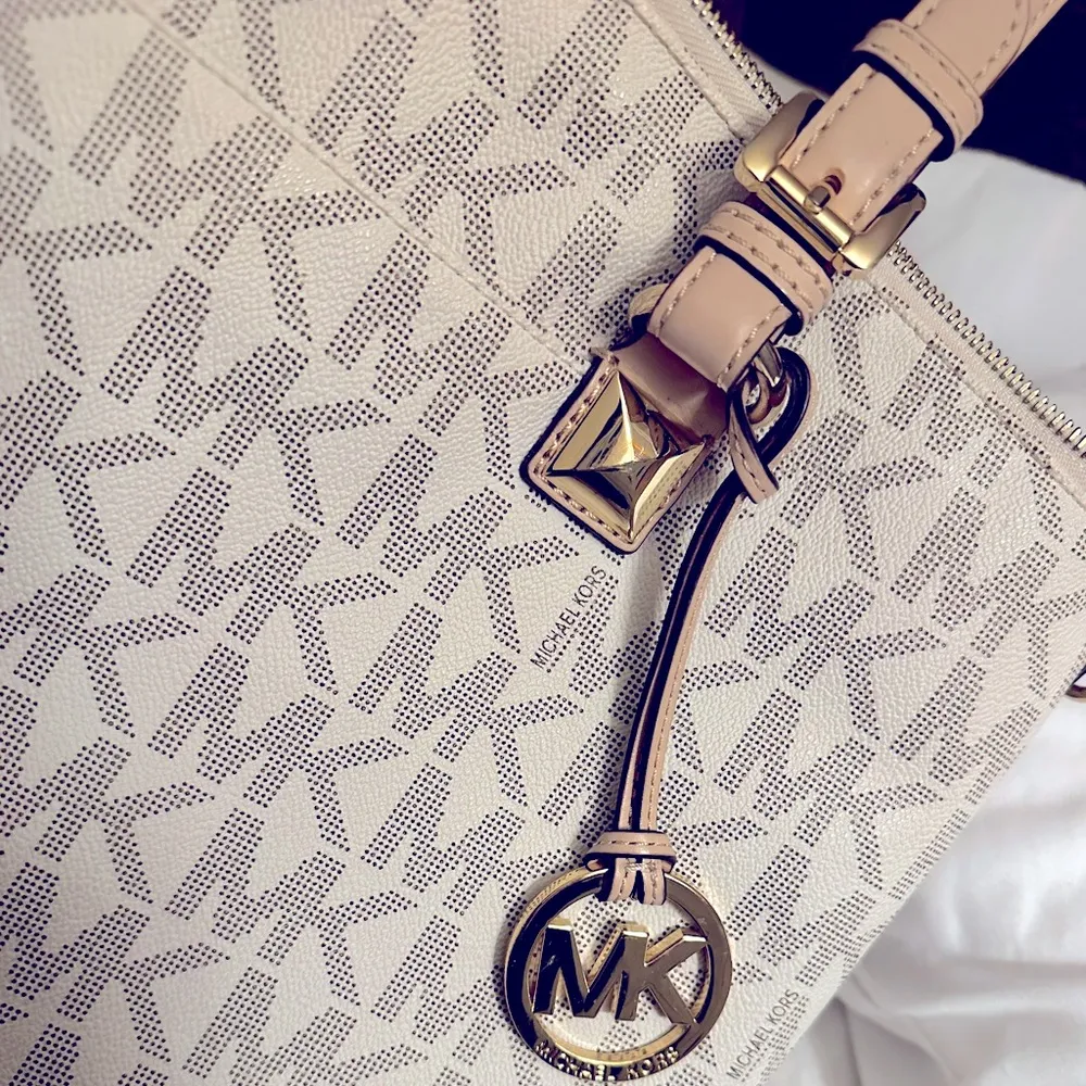 MICHAEL KORS SIGNATURE VANILLA SHOPPING TOTE SHOULDER BAG - Image 5