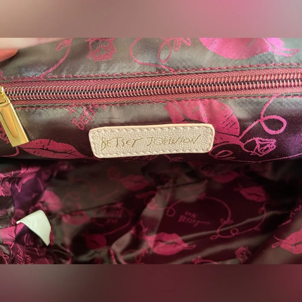 Betsey Johnson Pink and White Crossbody Bag with Quilted Design - Image 4