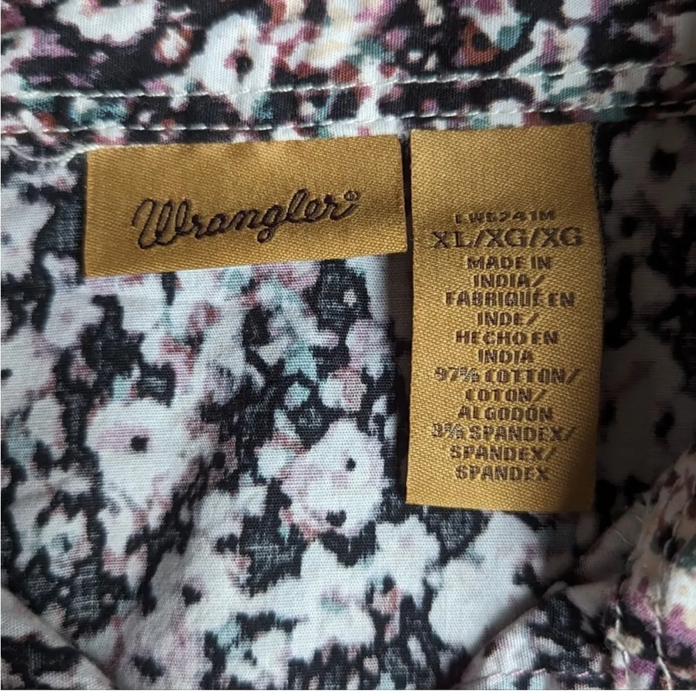 Wrangler Floral Pearl Snap Short Sleeve Shirt with Lace Detailed Yoke - Image 10