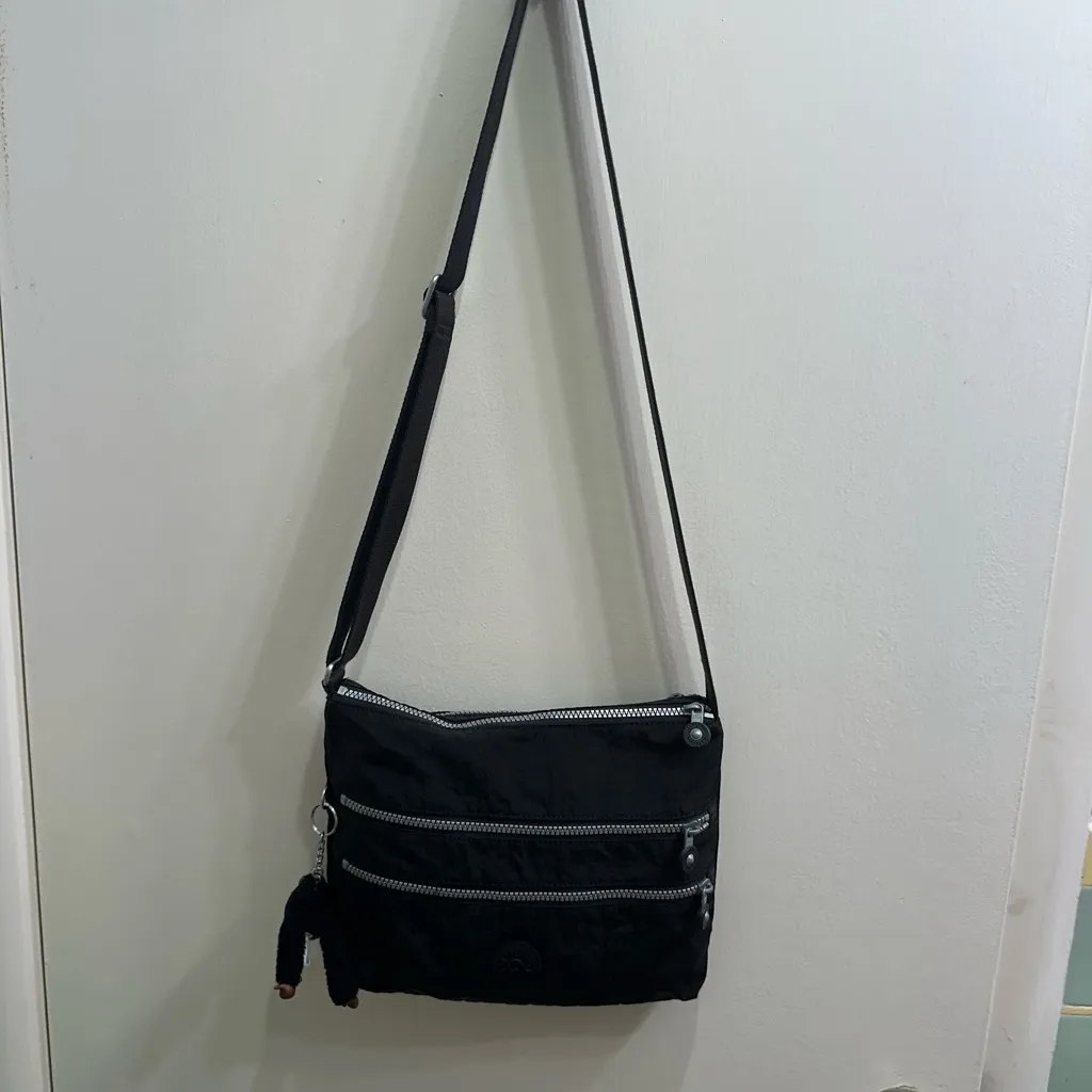 Kipling Zippered Crossbody Bag Purse Black Nylon Travel Everyday
Casual - Image 2