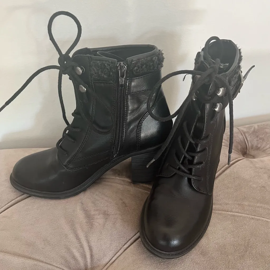 💥HP 💥 Size 5.5 Self Esteem Black Ankle Boots in good condition - Image 5
