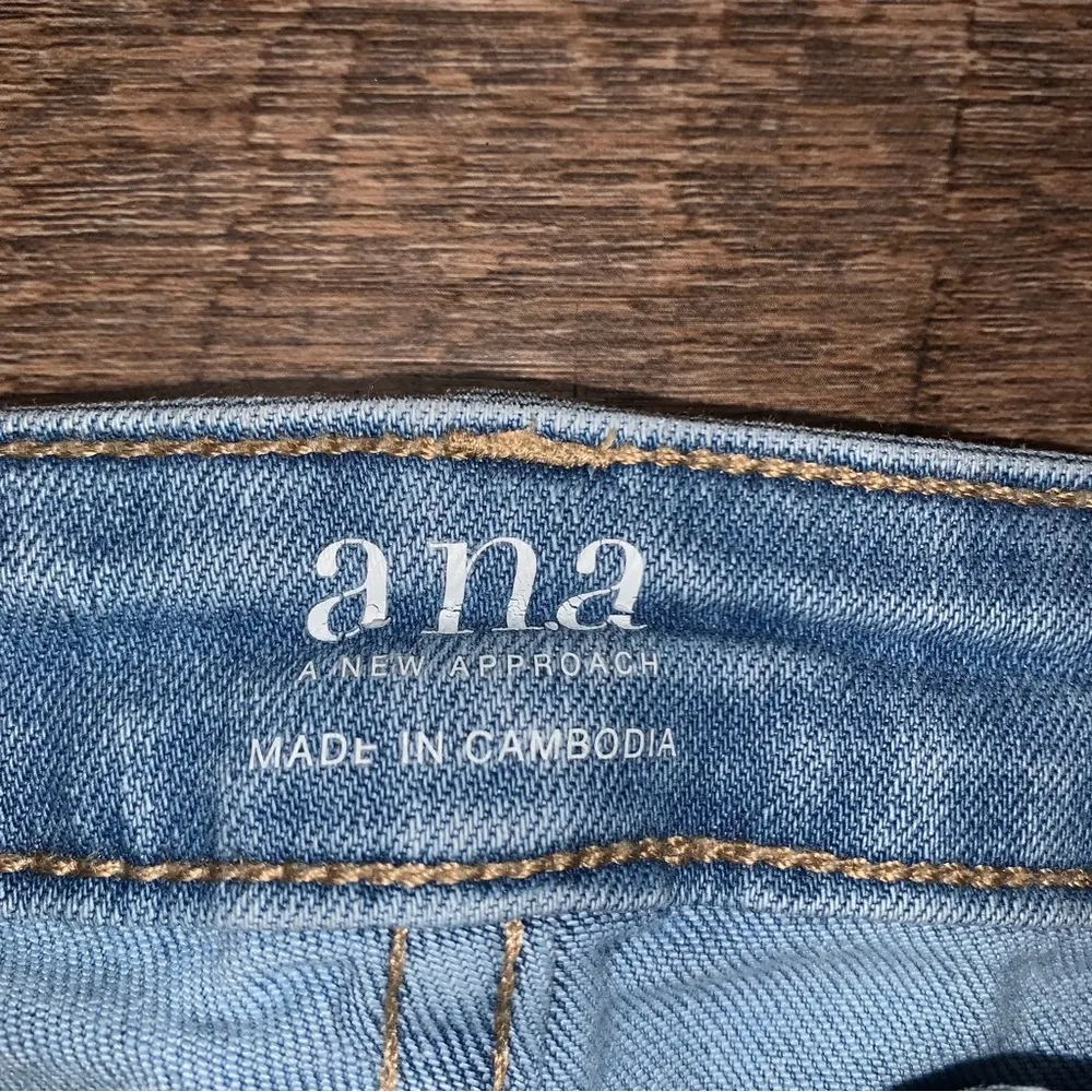 A.N.A. Floral Embroidered Skinny Ankle Jeans Size 27/4 - Image 2