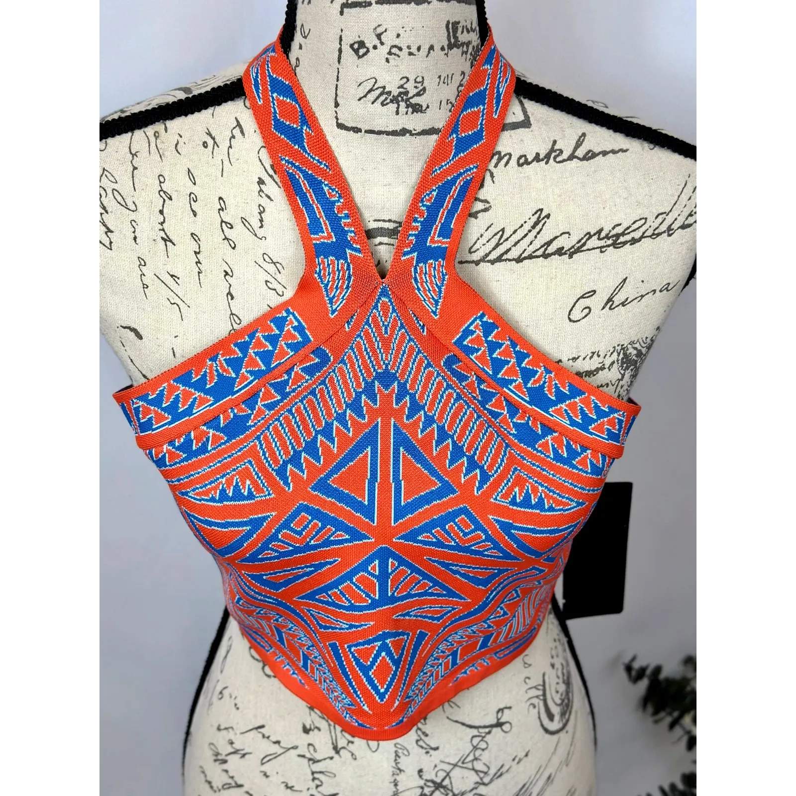 BCBGMaxAzria Katiya Crop Top in an Orange/Blue Geometric Print L - Image 4