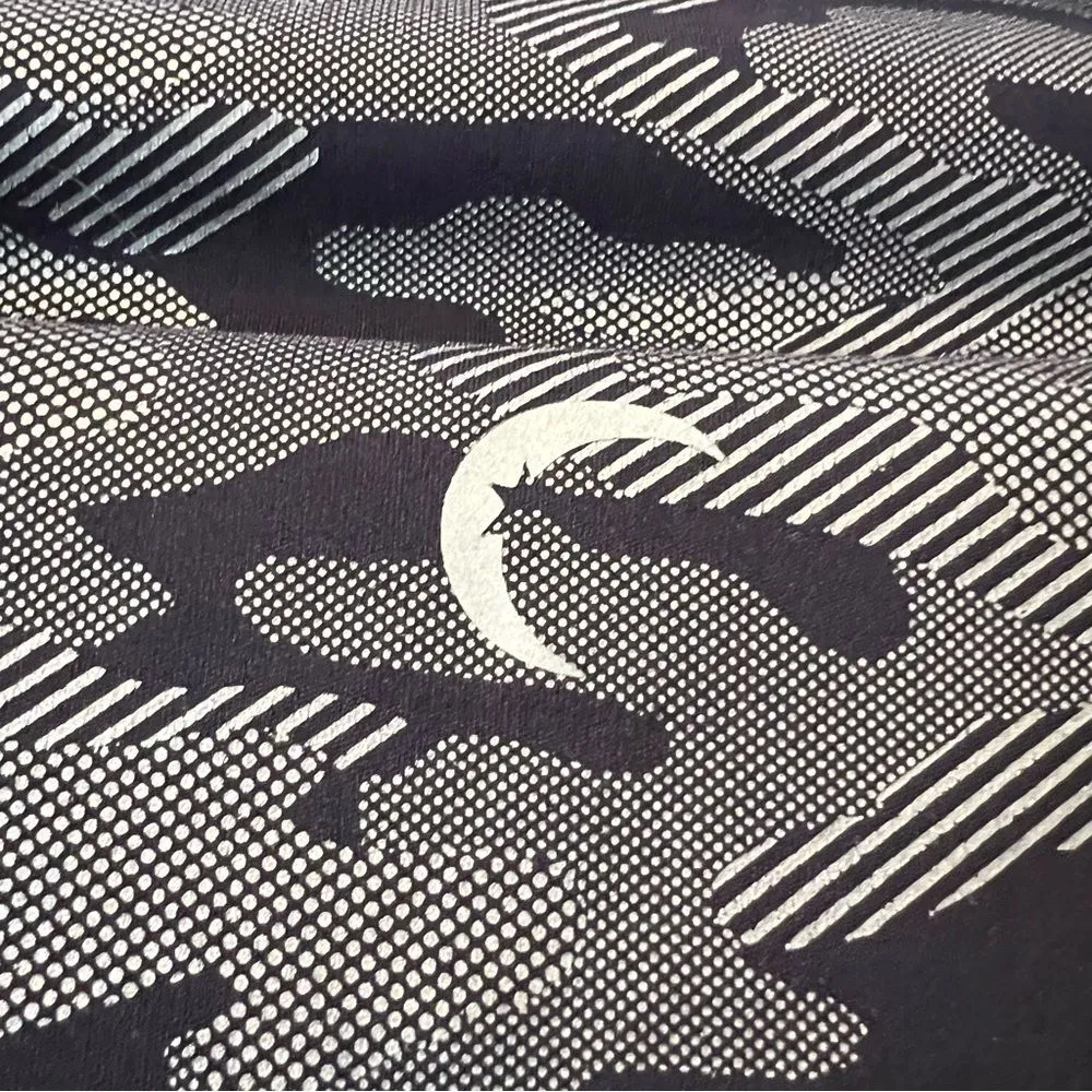 Zyia Active Silver Camo Supreme Hi-Rise 7/8 Length Leggings Size 6/8 - Image 4