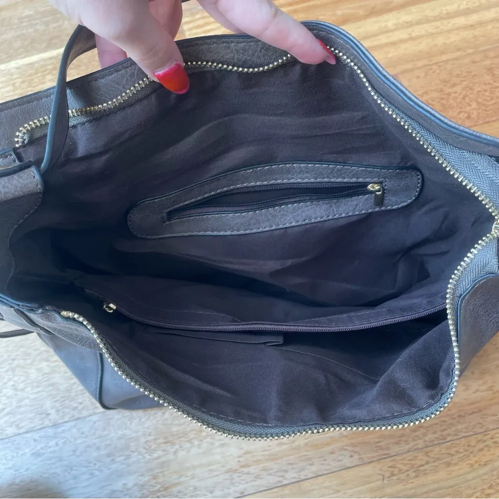 Gray Hobo Bag with Gold Hardware and Slouchy Silhouette and Lots of Pockets NWT - Image 8