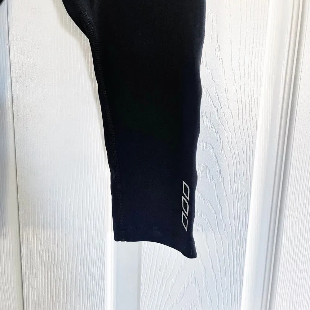 (15) Lorna Jane Striped Compression Capri Leggings - Image 3