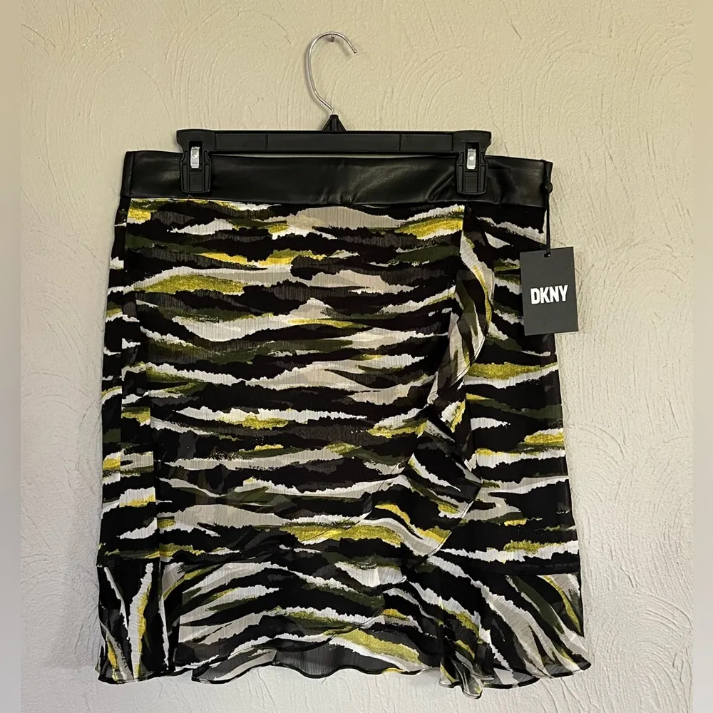 DKNY women’s wrap ruffle chiffon skirt size 10 in black, green and grey. - Image 2