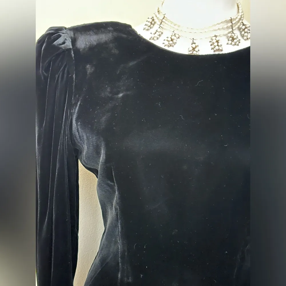 Renditions New York Vintage Black Velvet 80’s. Dress V Low Cut Back W Bow Sz 8 - Image 4