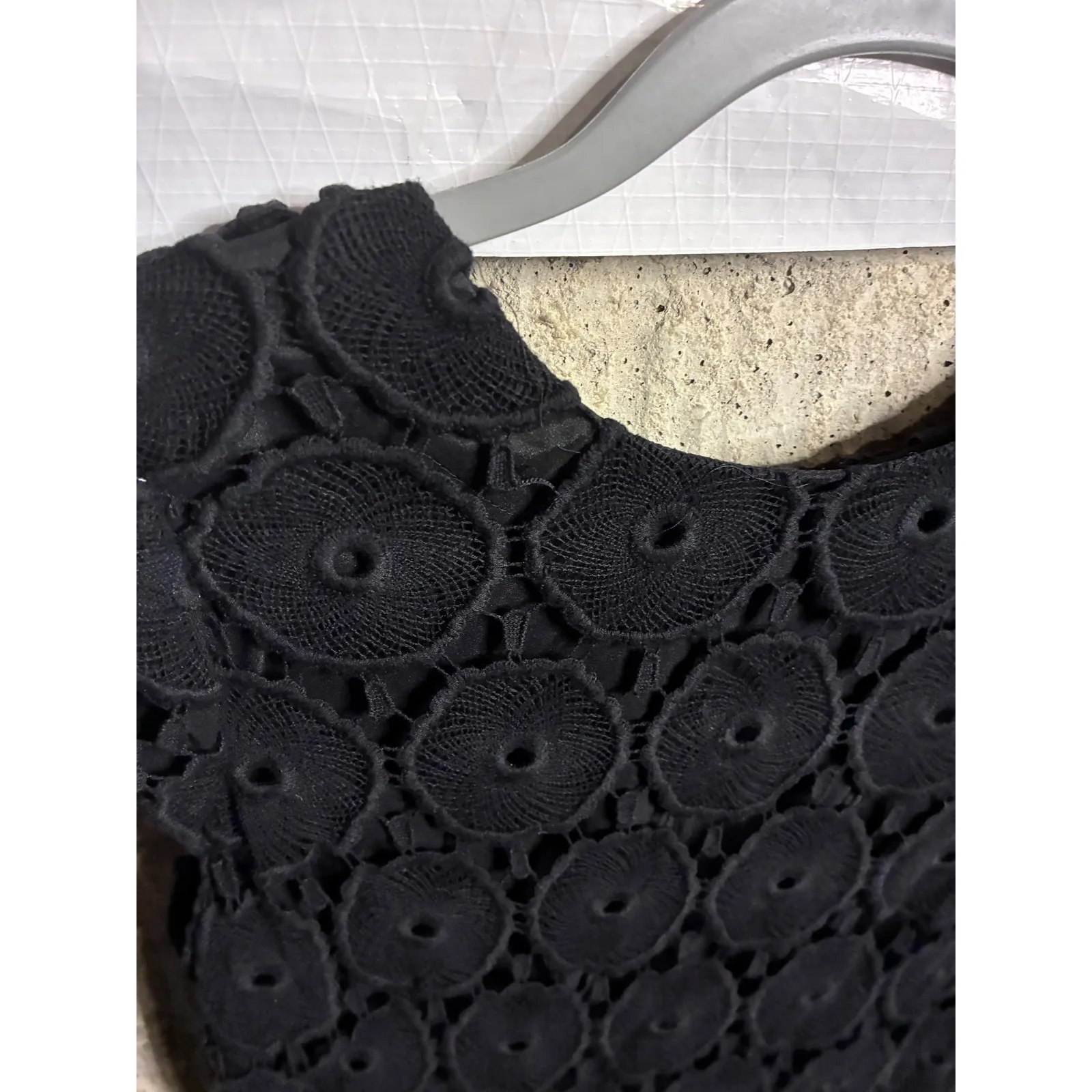 Suzi Chin Maggy Boutique Black Lace Circle Overlay Sheath Dress Size 4 - Image 2