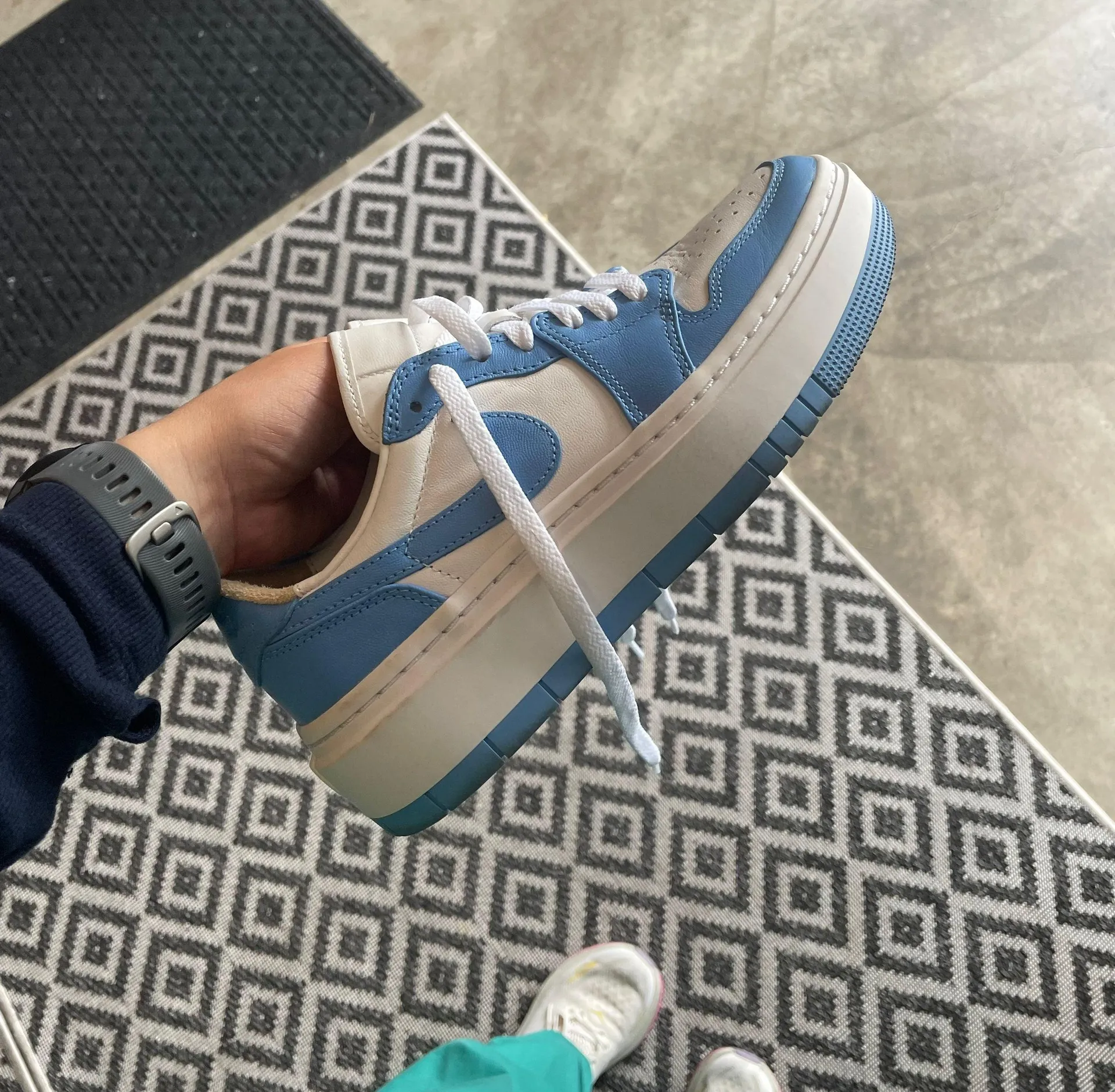 Air Jordan 1 Low - Image 2