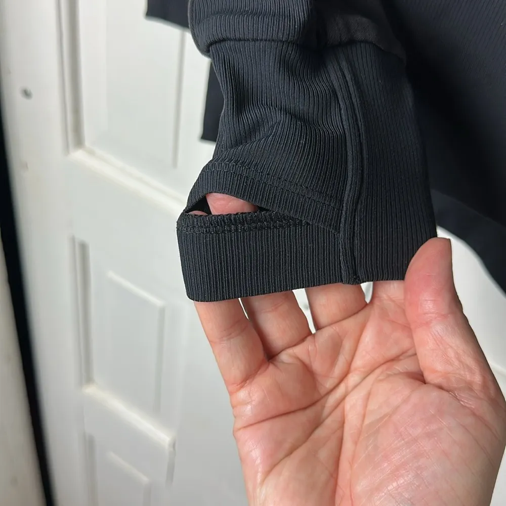 Athleta Women’s Venice Hoodie Black Size Medium - Image 8