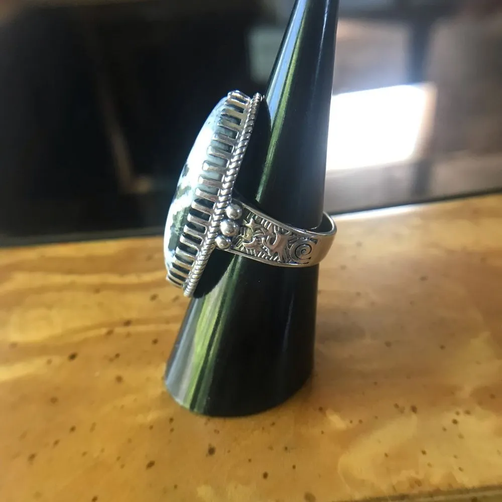 Natural White Buffalo Sterling Silver Cocktail Ring Size 6 - Image 2