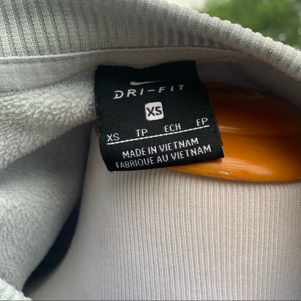 Nike Gray Fleece Cropped Drifit Sweatshirt XS - Image 9