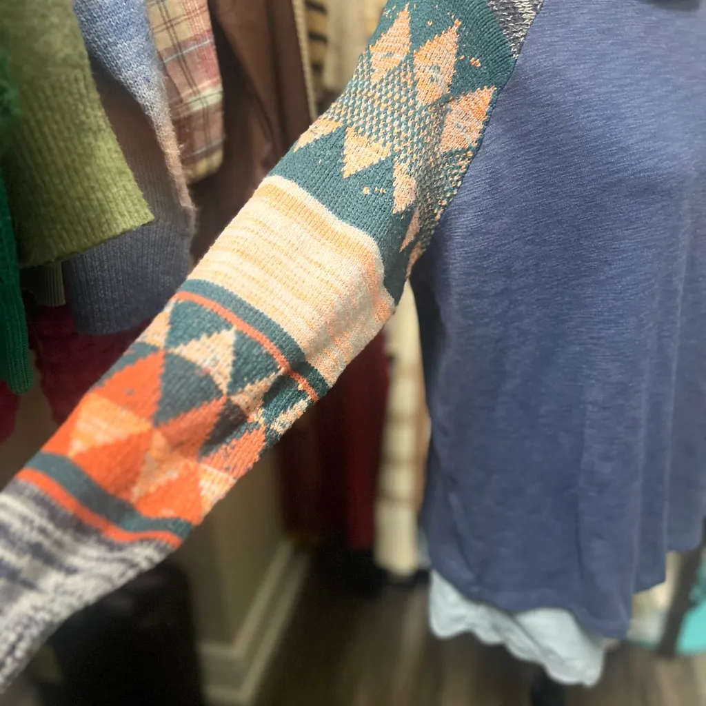 Easel | Blue Raglan Long Sleeve Top w/ Patterned Sleeves | Size Small - Image 2