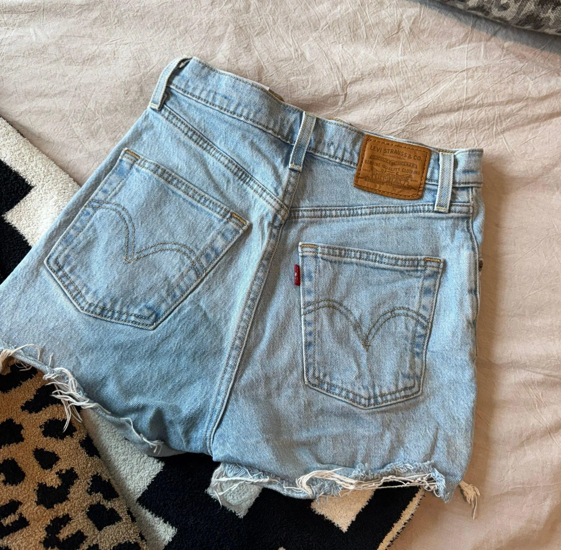 Levi’s Ribcage Shorts - Image 6