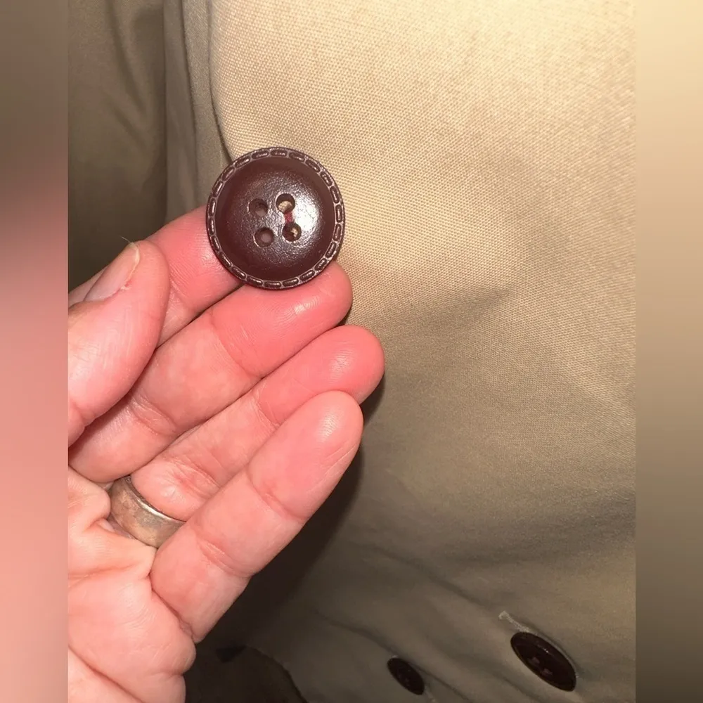 Vintage Etienne Aigner Classic beige  Trench coat with leather buttons Size 10 - Image 8