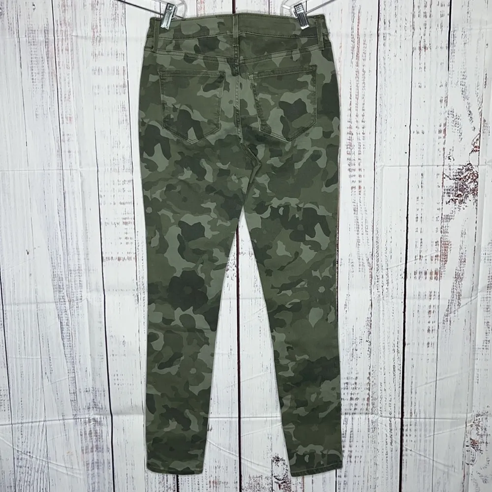 Old Navy NWT Size 6 Olive Green Camouflage Mid-Rise Rockstar Super Skinny Jeans - Image 2