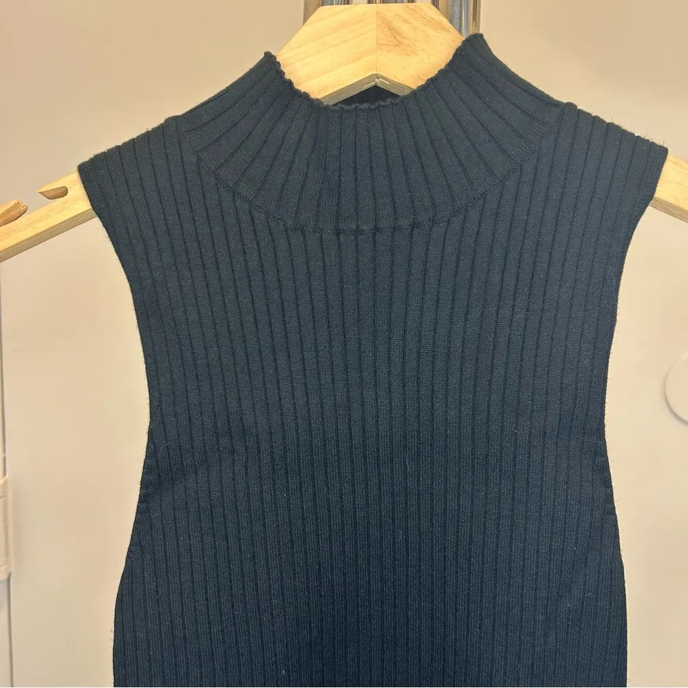 Madewell Pearson Mockneck Sweater Tank in True Black - Image 6