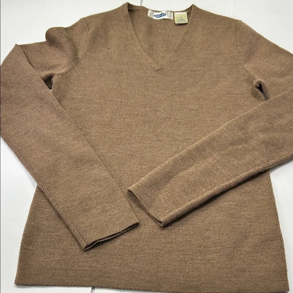 Old Navy Men's Brown V-Neck Sweater - Image 12