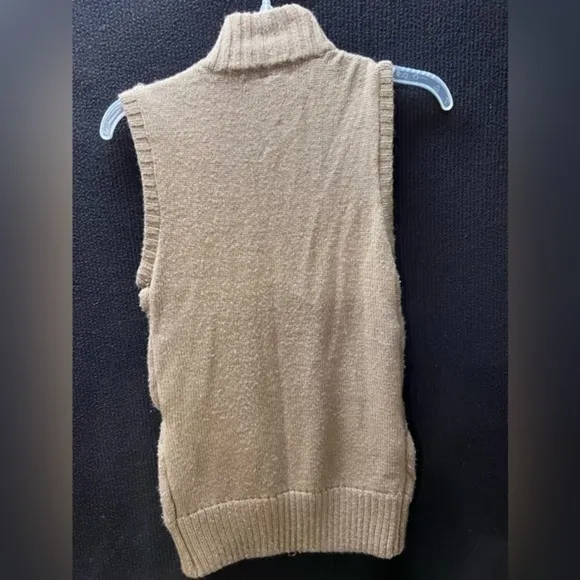 Charlotte Russe Puff Sweater Vest Size Medium‎ - Image 2