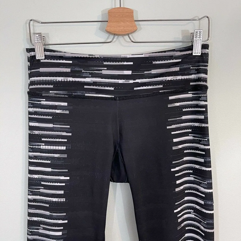 Onzie Black Piano Keys Design Mid Rise Leggings - Image 2
