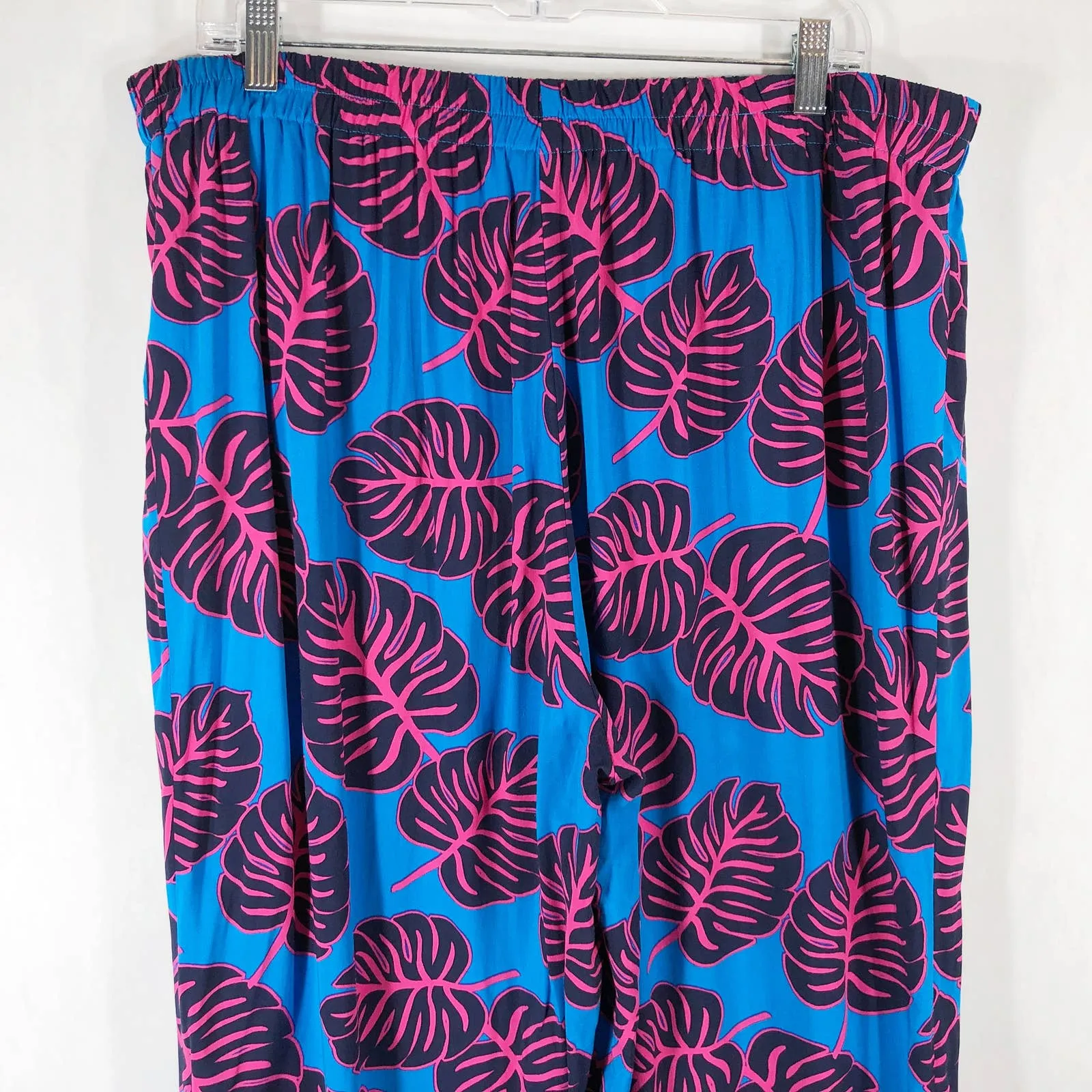 Crown Ivy Plus Size 1X Capri Pants Blue Pink Monstera‎ Leaves Floral Elastic 477 - Image 3