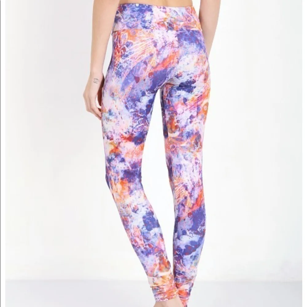 Onzie Leggings Size M/L - Image 4