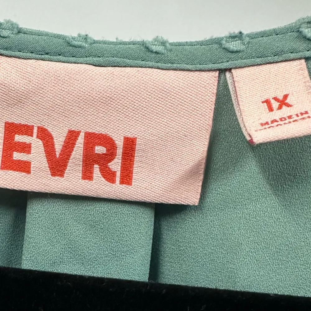 EVRI Sage Green V Neck Swiss Dot Button Up Short Cap Sleeve Blouse Womens 1X - Image 13