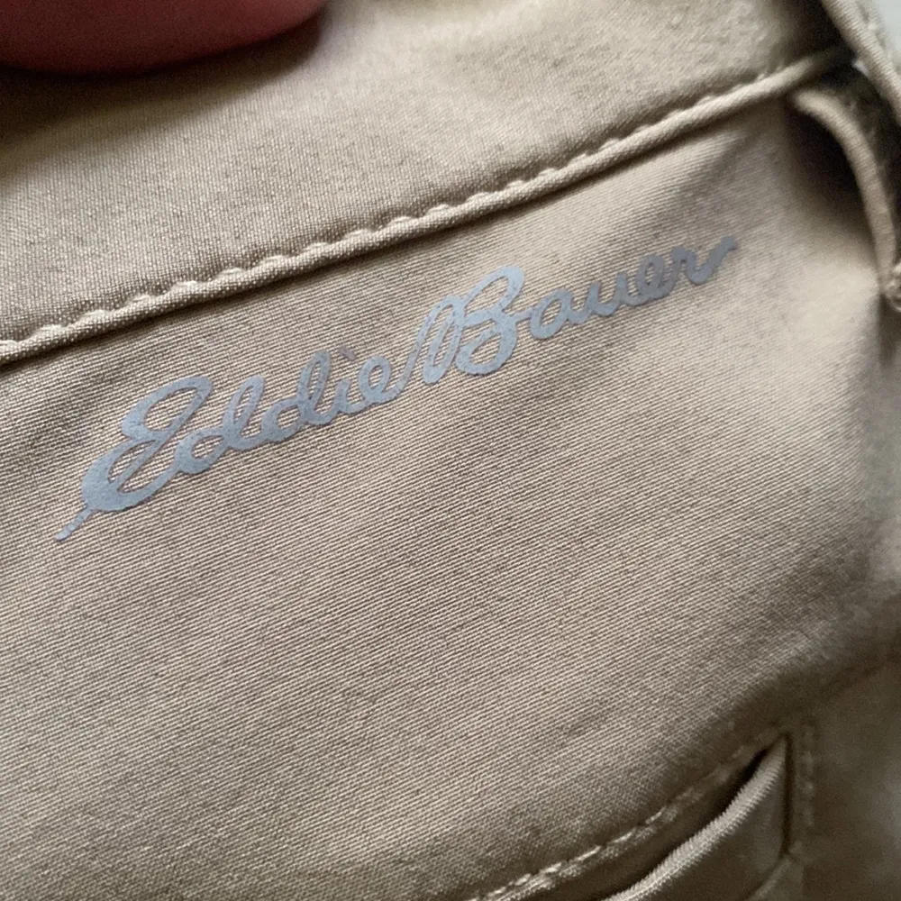 Eddie Bauer tan ruched leg capri pants, size 10 - Image 6