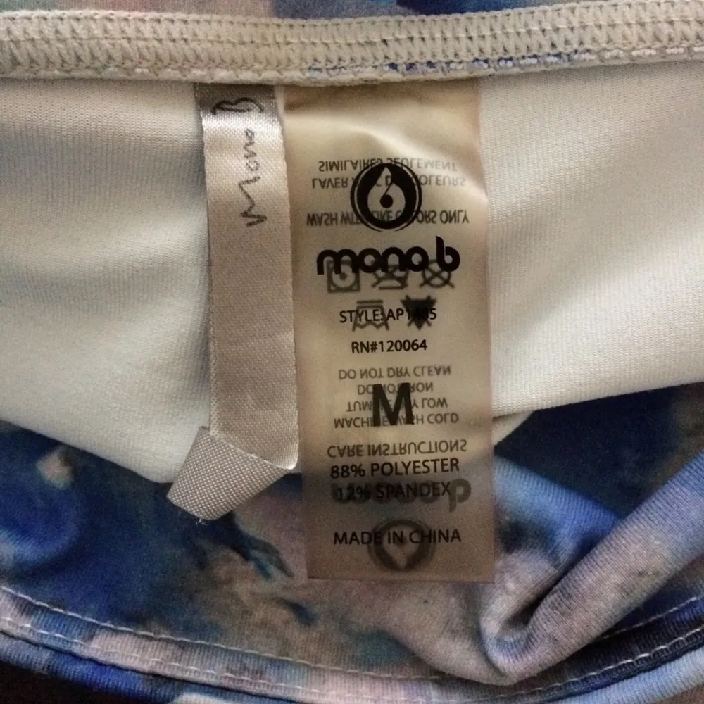 Mono B Watercolor Athletic Capri Ruched Hem Leggings - Image 3